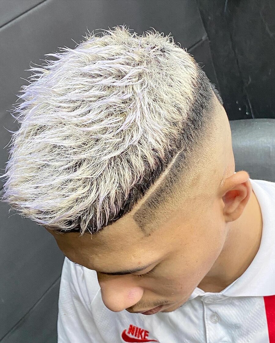 Corte platinado com degradê na Dill Black